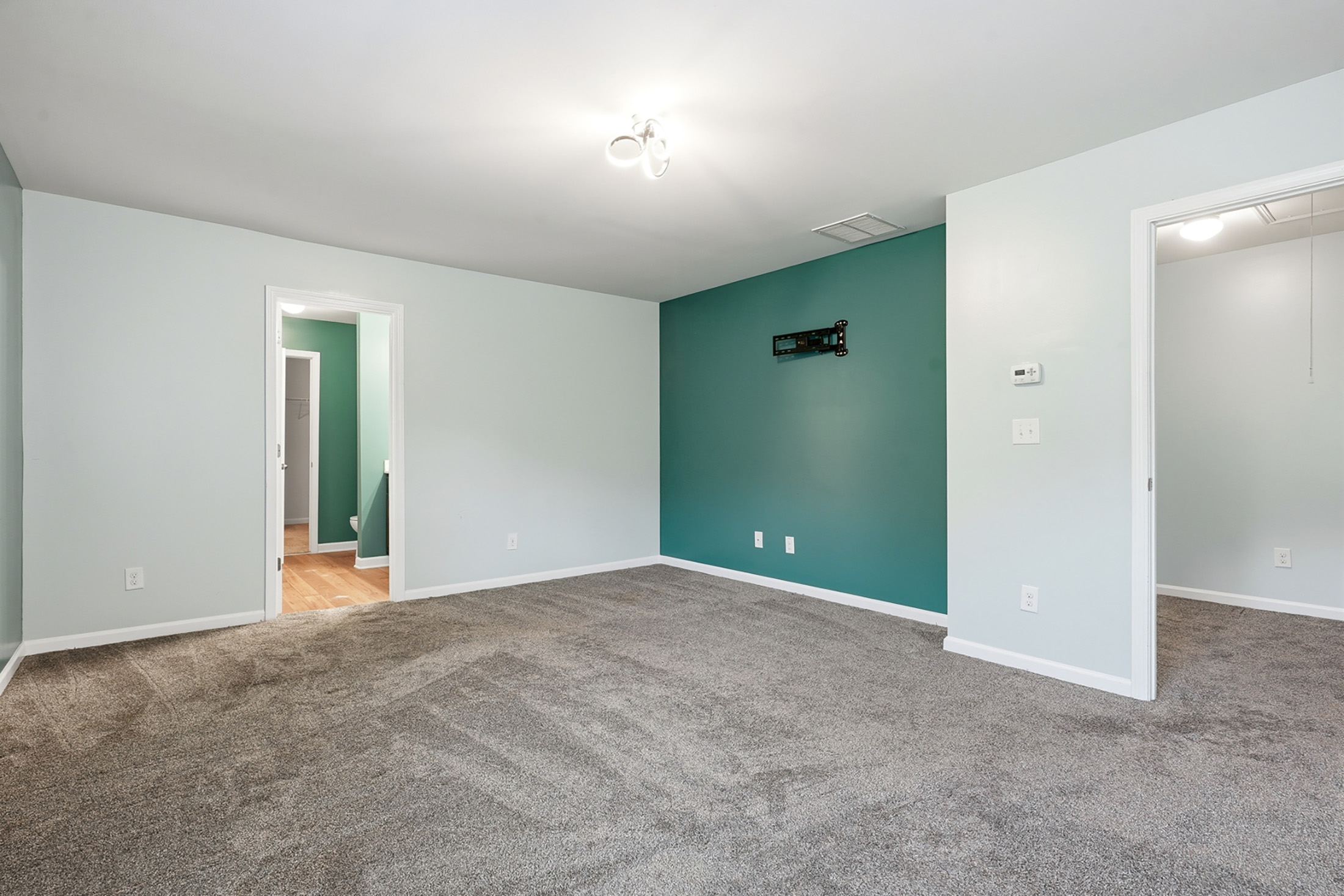  Charming Three Bedroom Home in Friendly Community - 物件實景