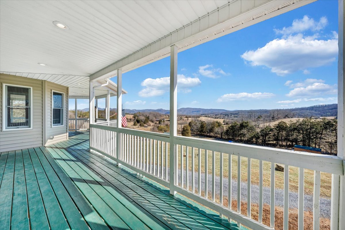 Buchanan, Virginia, 24066, United States, 5 Bedrooms Bedrooms, ,4 BathroomsBathrooms,Residential,For Sale,1900741