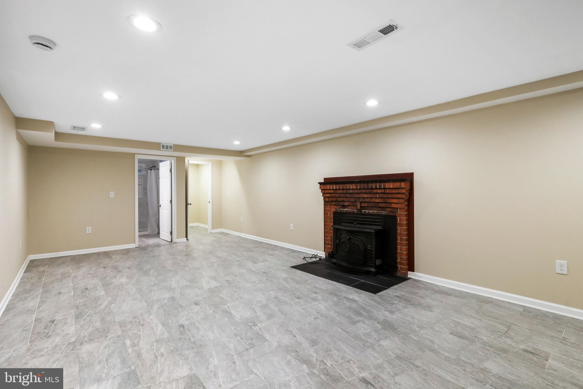 Glen Burnie, Maryland, 21061, United States, 4 Bedrooms Bedrooms, ,4 BathroomsBathrooms,Residential,For Sale,1900574