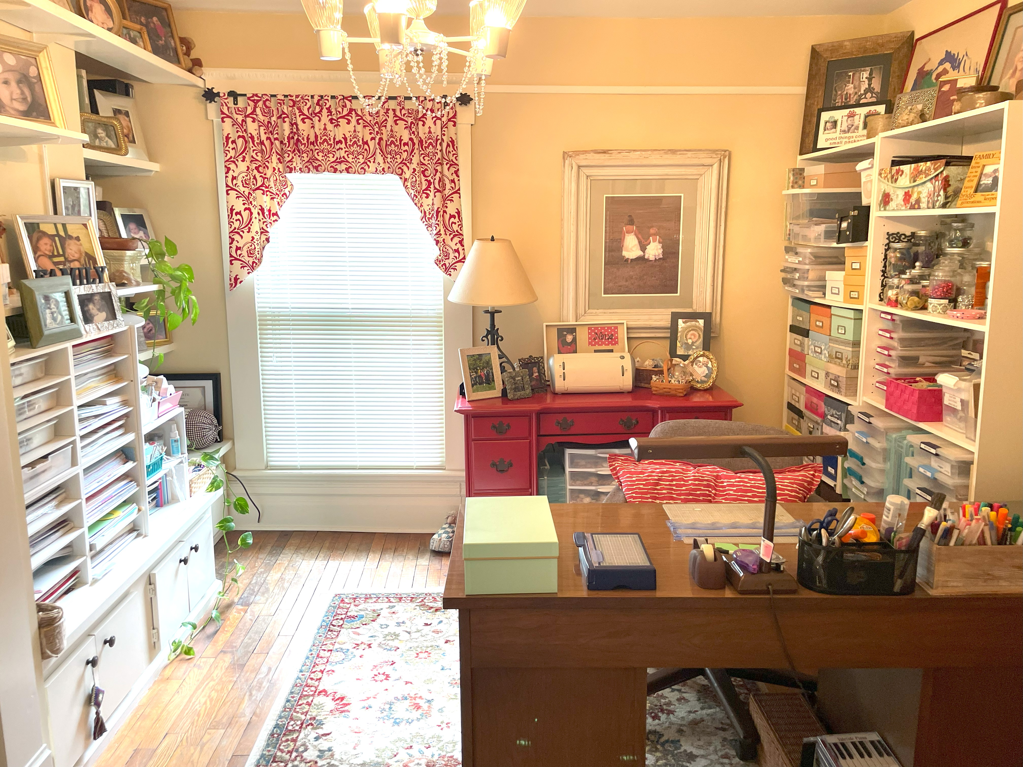Frankfort, Kentucky, 40601, United States, 5 Bedrooms Bedrooms, ,3 BathroomsBathrooms,Residential,For Sale,1921363