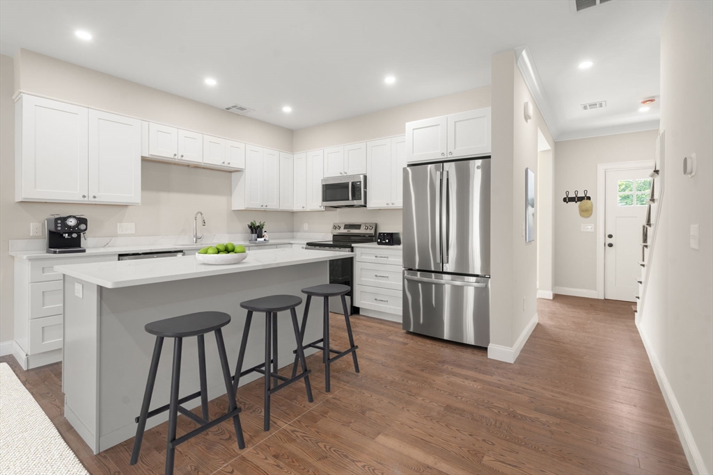 Worcester, Massachusetts, 01606, United States, 3 Bedrooms Bedrooms, ,3 BathroomsBathrooms,Residential,For Sale,1993323