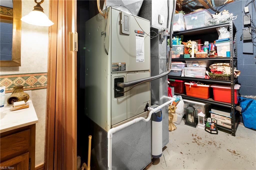 Chester, West Virginia, 26034, United States, 4 Bedrooms Bedrooms, ,3 BathroomsBathrooms,Residential,For Sale,1974553