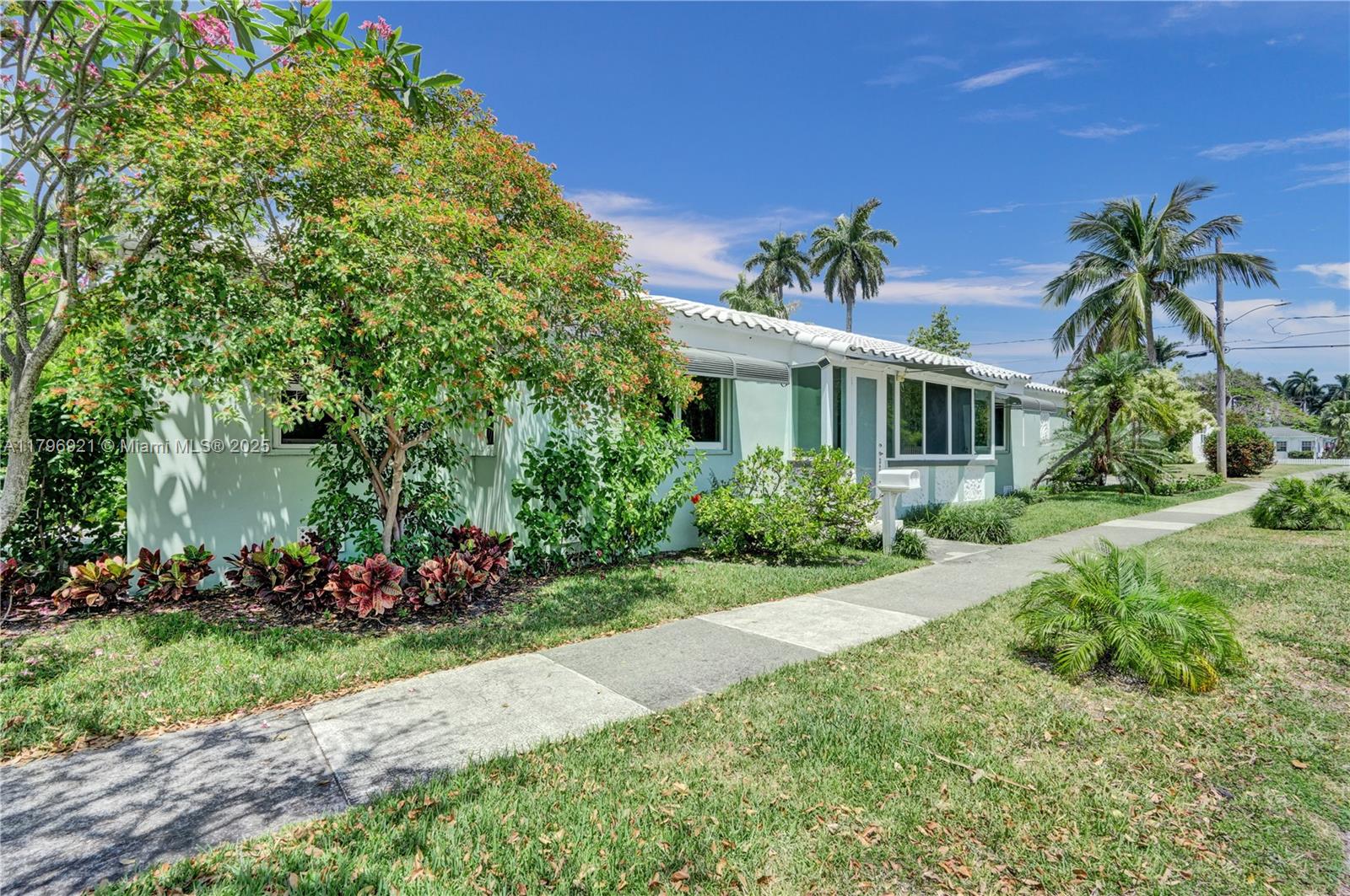 Hollywood, Florida, 33020, United States, 3 Bedrooms Bedrooms, ,3 BathroomsBathrooms,Residential,For Sale,1805248