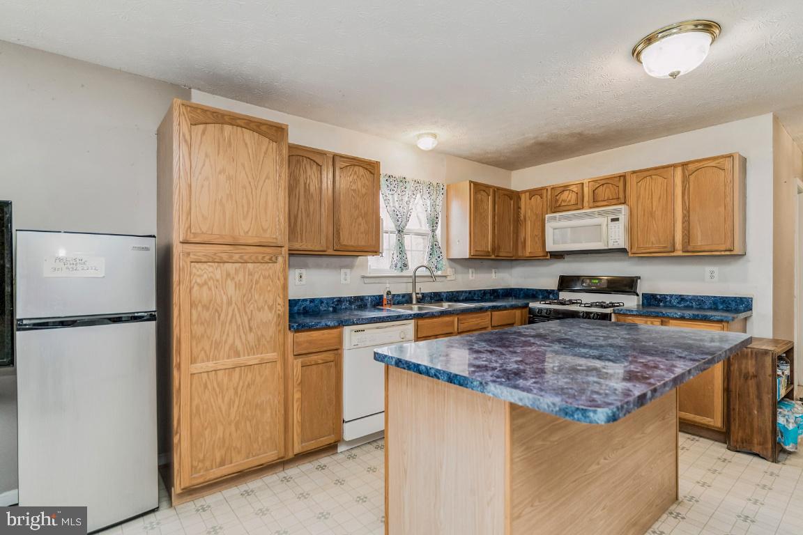 Waldorf, Maryland, 20601, United States, 6 Bedrooms Bedrooms, ,4 BathroomsBathrooms,Residential,For Sale,2005305