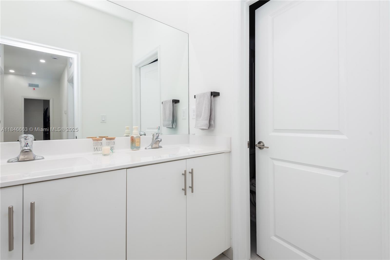 Homestead, Florida, 33032, United States, 5 Bedrooms Bedrooms, ,3 BathroomsBathrooms,Residential,For Sale,1900926