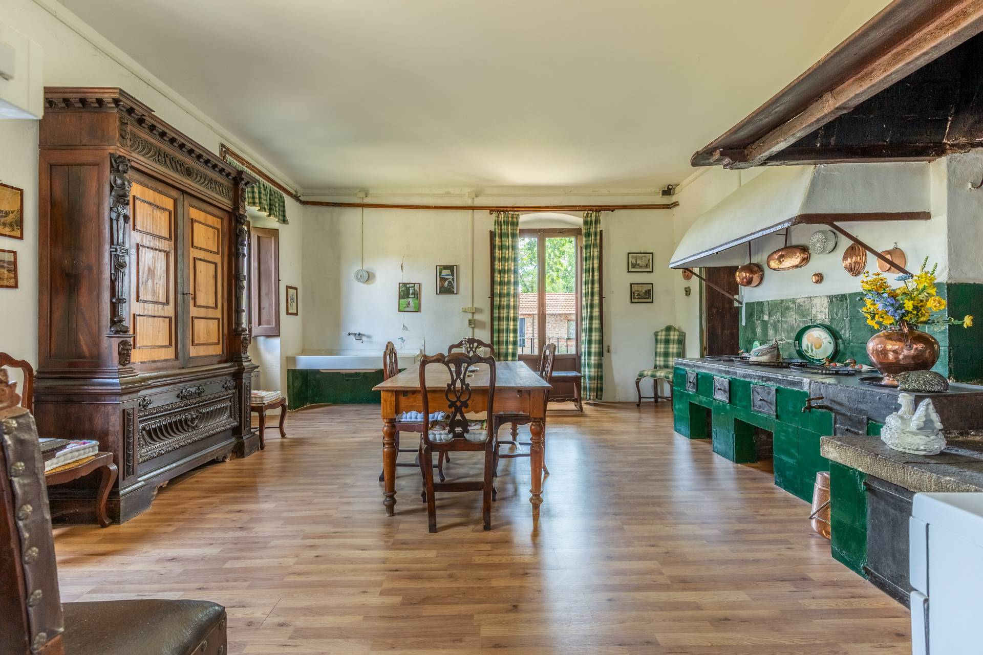 Perugia, Perugia, 06100, IT, 18 Bedrooms Bedrooms, ,5 BathroomsBathrooms,Residential,For Sale,1907420