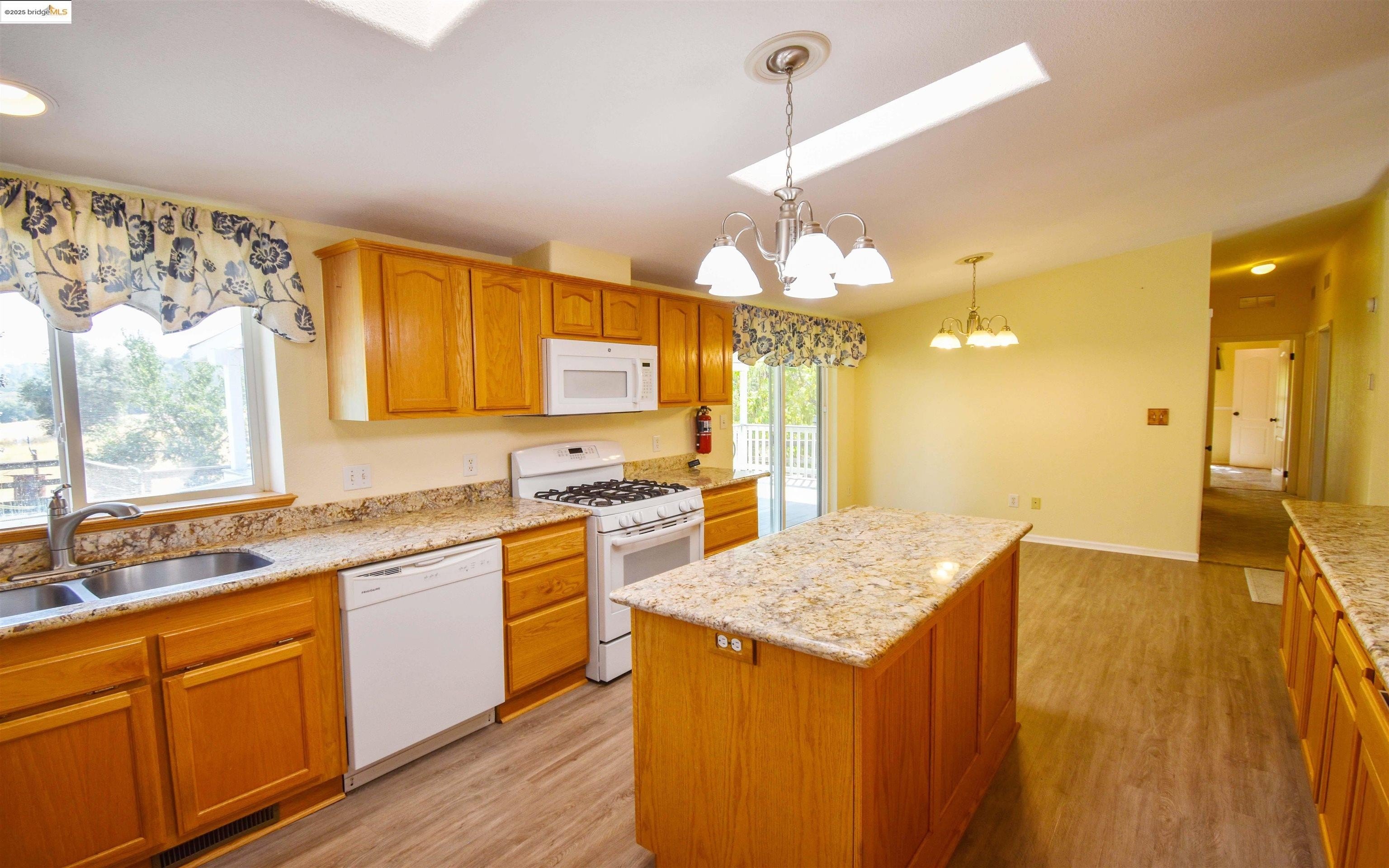 Columbia, California, 95310, United States, 3 Bedrooms Bedrooms, ,2 BathroomsBathrooms,Residential,For Sale,1941658