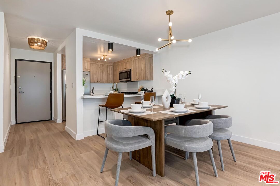 Los Angeles, California, 90025, United States, 2 Bedrooms Bedrooms, ,2 BathroomsBathrooms,Residential,For Sale,2003493