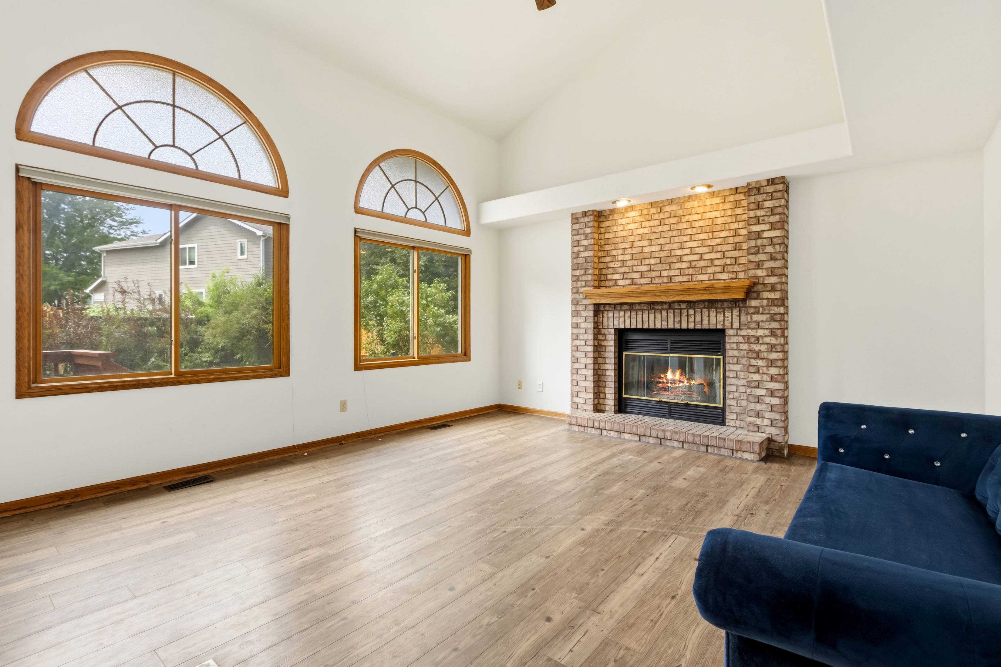  Beautifully Maintained Home in the Tree-Lined Oakridge Neighborhood - 物件實景