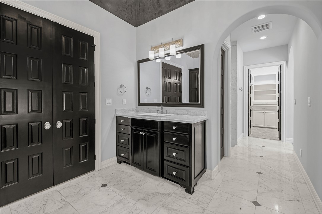 Bryan, Texas, 77802, United States, 4 Bedrooms Bedrooms, ,6 BathroomsBathrooms,Residential,For Sale,1986071