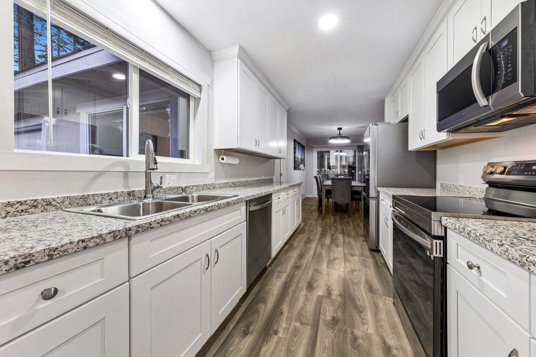  Move-In Ready 4 Bedroom Beauty  2022 Remodel  Fenced Yard, Forest Setting - 物件實景