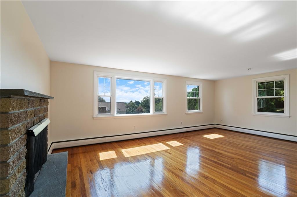 Portsmouth, Rhode Island, 02871, United States, 3 Bedrooms Bedrooms, ,2 BathroomsBathrooms,Residential,For Sale,1974528