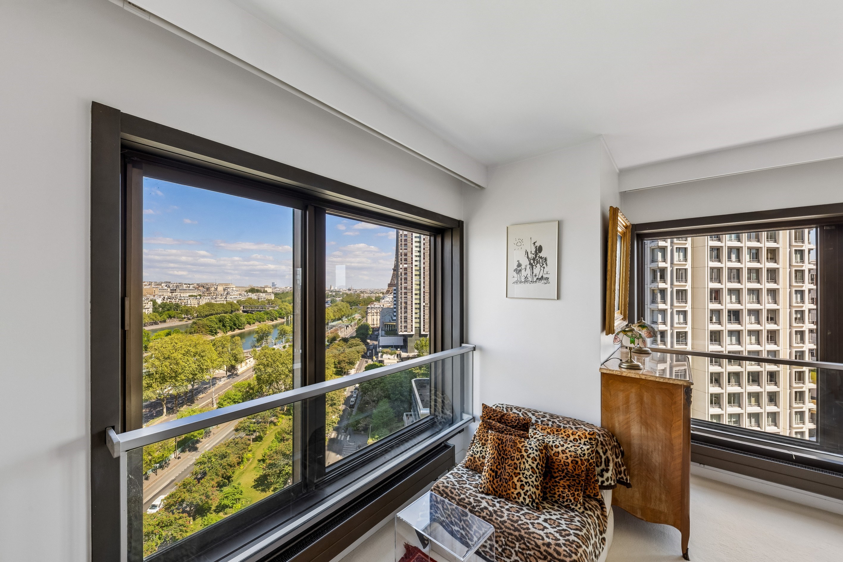  Totem  Tower — An Elevated Art of Living in Paris - 物件實景