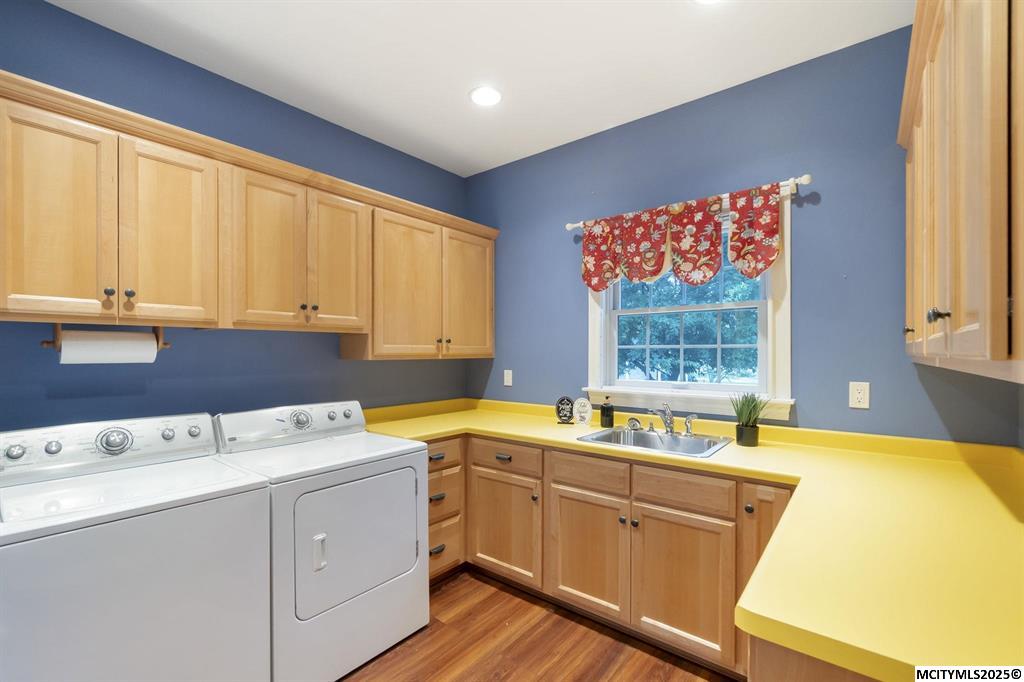 Mason City, Iowa, 50401, United States, 5 Bedrooms Bedrooms, ,4 BathroomsBathrooms,Residential,For Sale,1973709