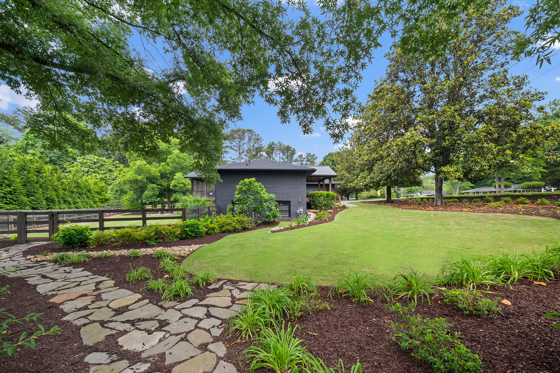  Extensively Renovated Home in the Heart of Downtown Alpharetta - 物件實景