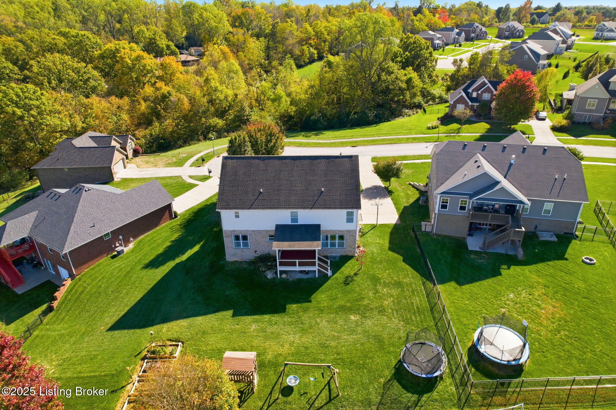 La Grange, Kentucky, 40031, United States, 5 Bedrooms Bedrooms, ,4 BathroomsBathrooms,Residential,For Sale,1971685