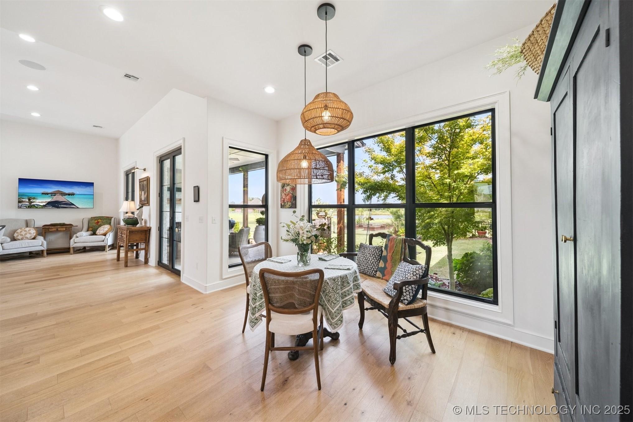 Broken Arrow, Oklahoma, 74014, United States, 4 Bedrooms Bedrooms, ,4 BathroomsBathrooms,Residential,For Sale,1983128