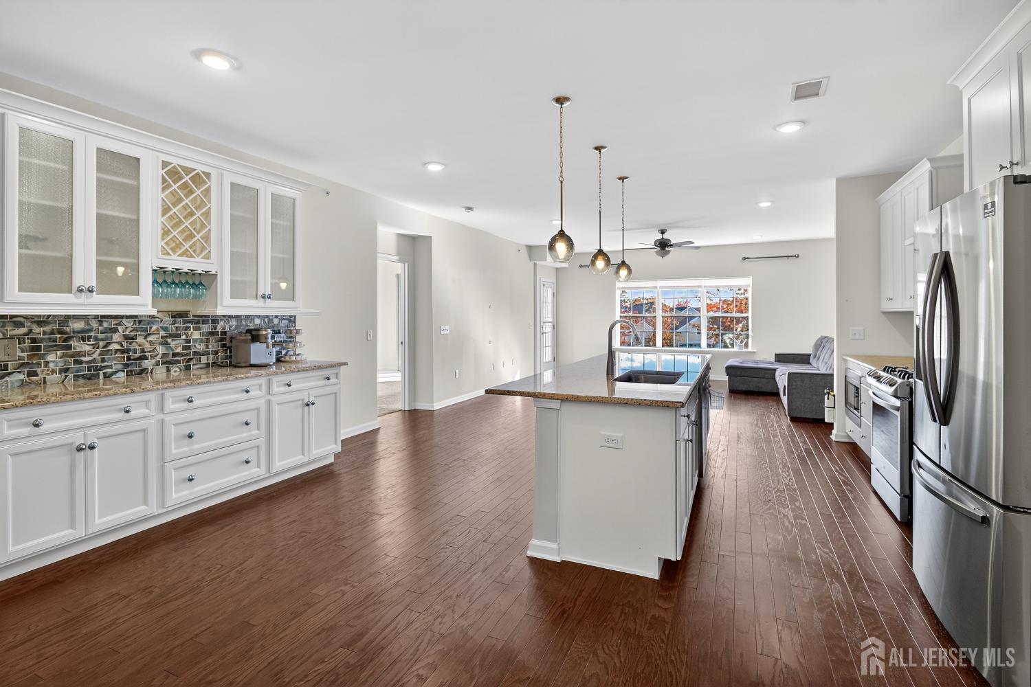 Sayreville, New Jersey, 08859, United States, 2 Bedrooms Bedrooms, ,3 BathroomsBathrooms,Residential,For Sale,1989684