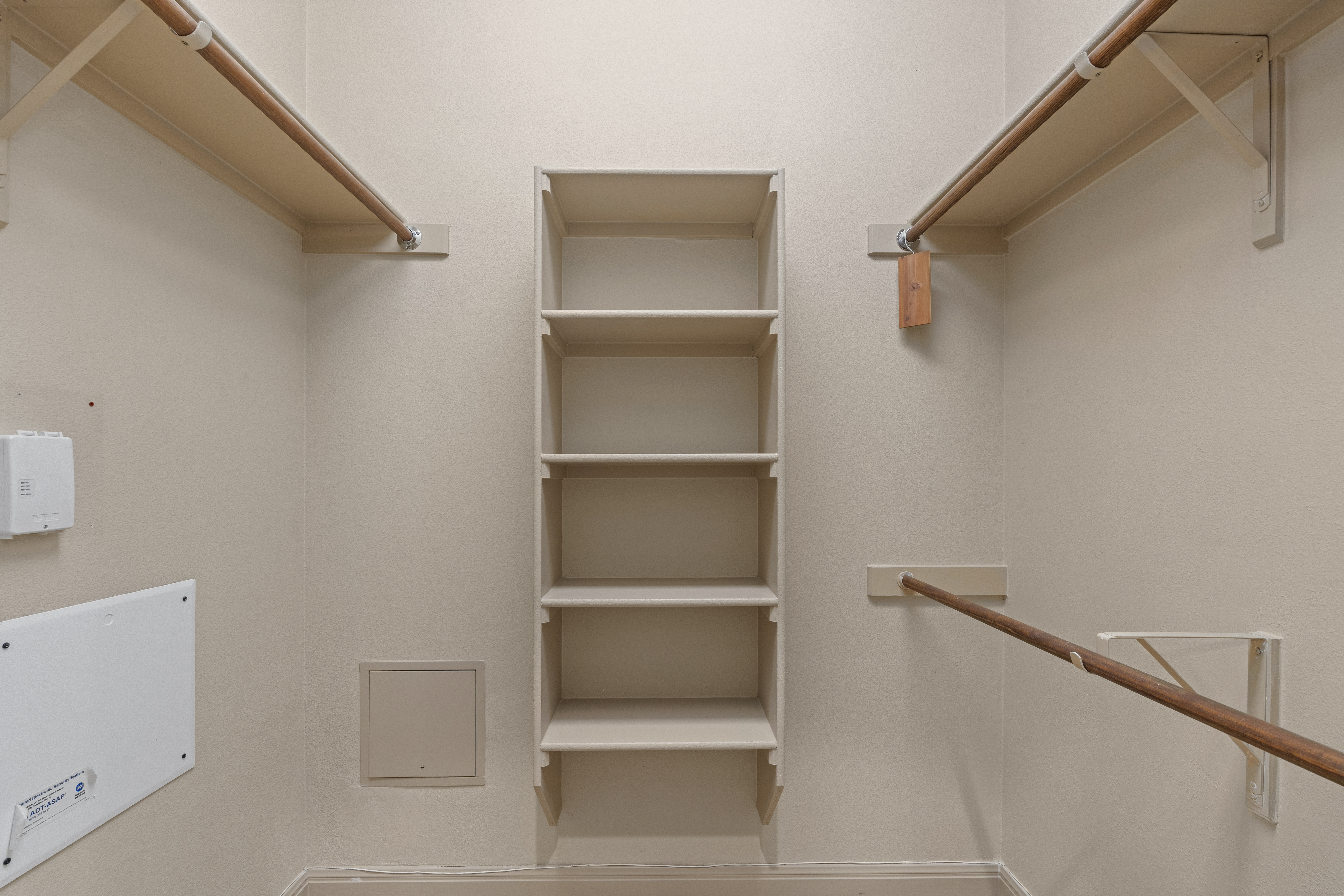  Stunning Single-Story Retreat on Greenbelt - 物件實景