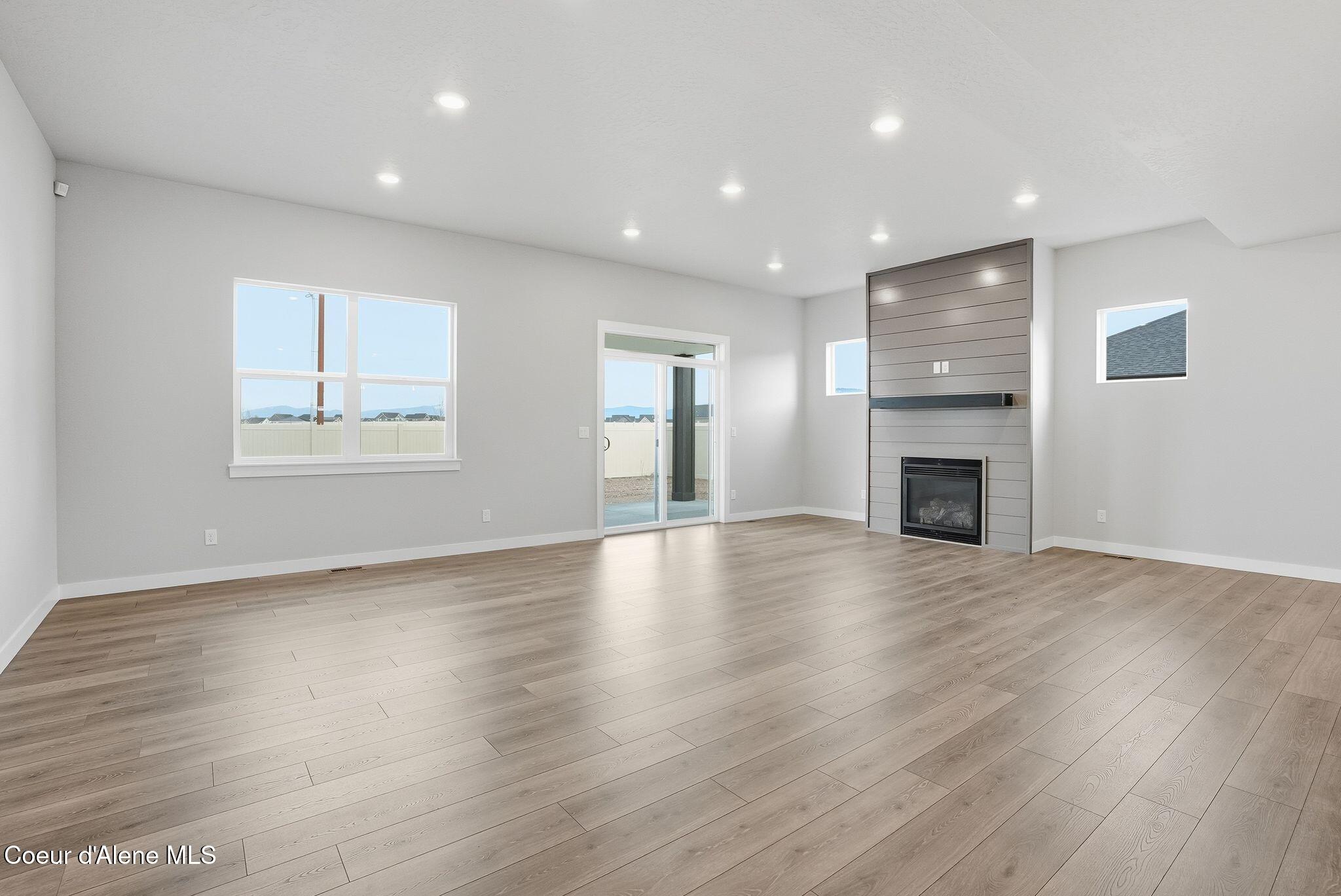 Coeur d'Alene, Idaho, 83815, United States, 4 Bedrooms Bedrooms, ,3 BathroomsBathrooms,Residential,For Sale,2015993