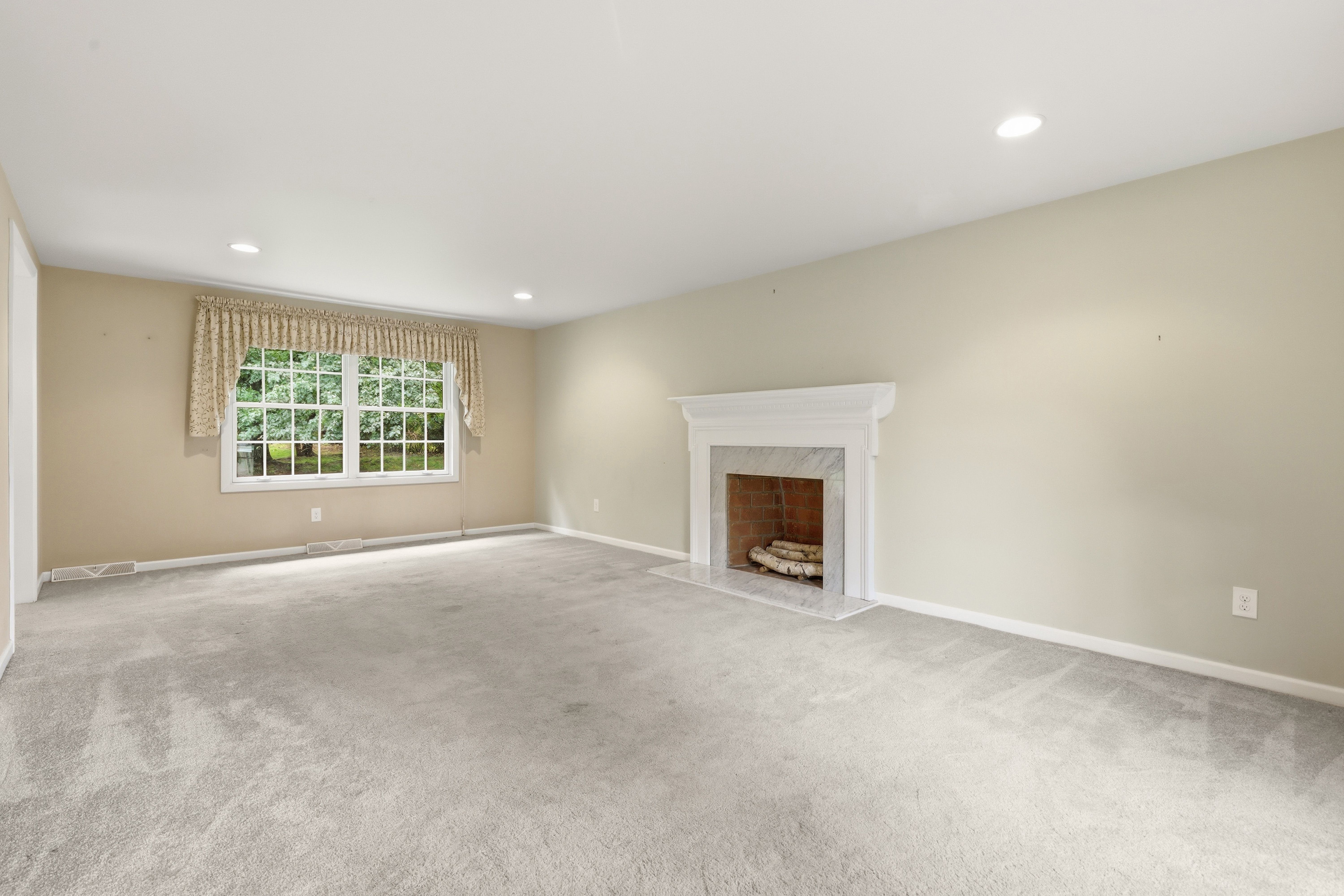  1534 King Charles Drive, Pittsburgh, PA 15237 - 物件實景