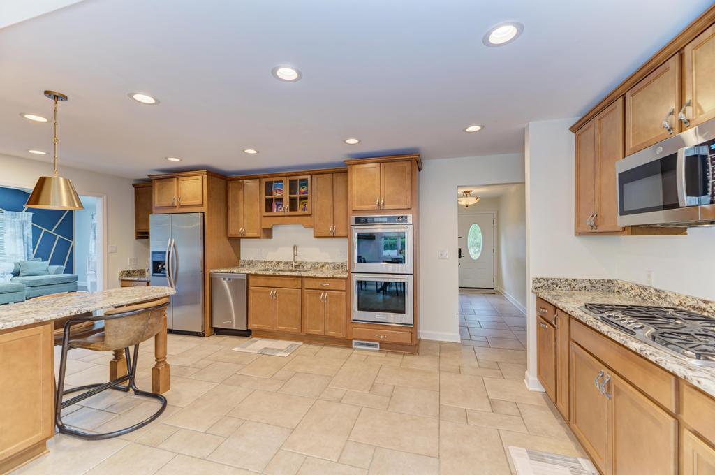 Wood Dale, Illinois, 60191, United States, 4 Bedrooms Bedrooms, ,3 BathroomsBathrooms,Residential,For Sale,1944958