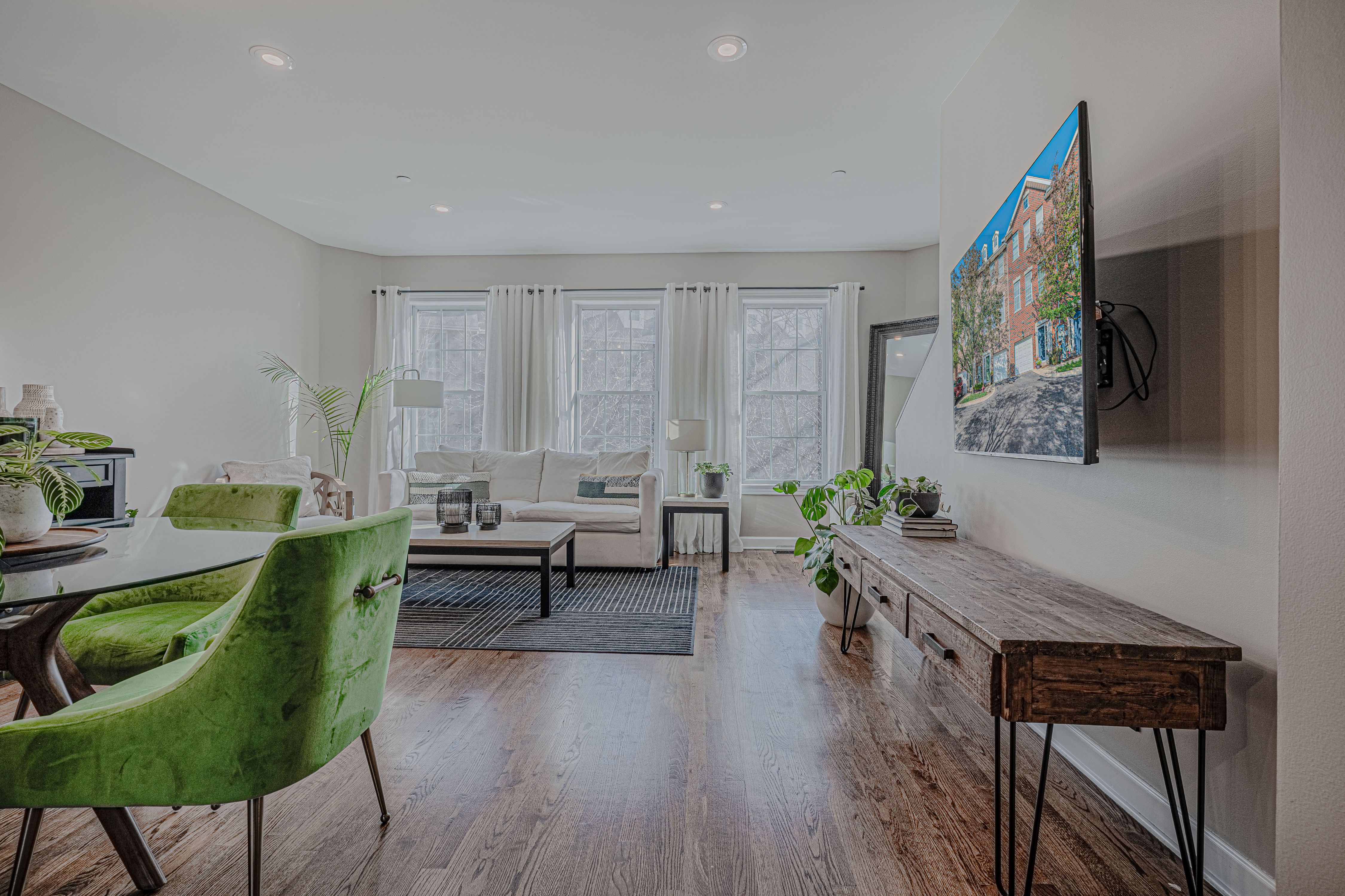 Evanston, Illinois, 60201, United States, 2 Bedrooms Bedrooms, ,4 BathroomsBathrooms,Residential,For Sale,2010396