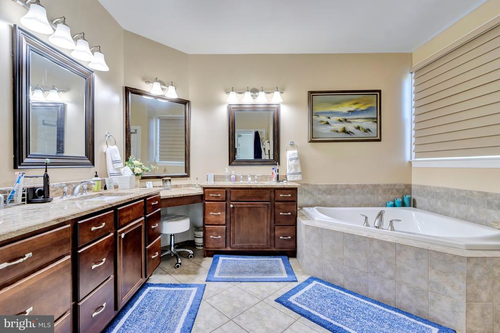Ocean View, Delaware, 19970, United States, 4 Bedrooms Bedrooms, ,4 BathroomsBathrooms,Residential,For Sale,1804687