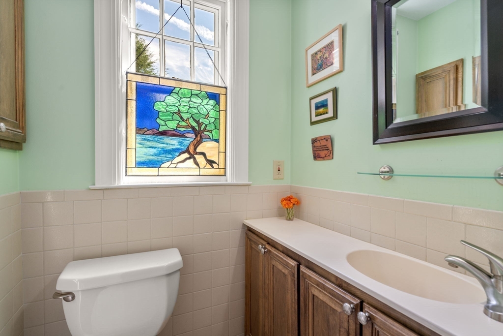 Holyoke, Massachusetts, 01040, United States, 4 Bedrooms Bedrooms, ,2 BathroomsBathrooms,Residential,For Sale,1939451
