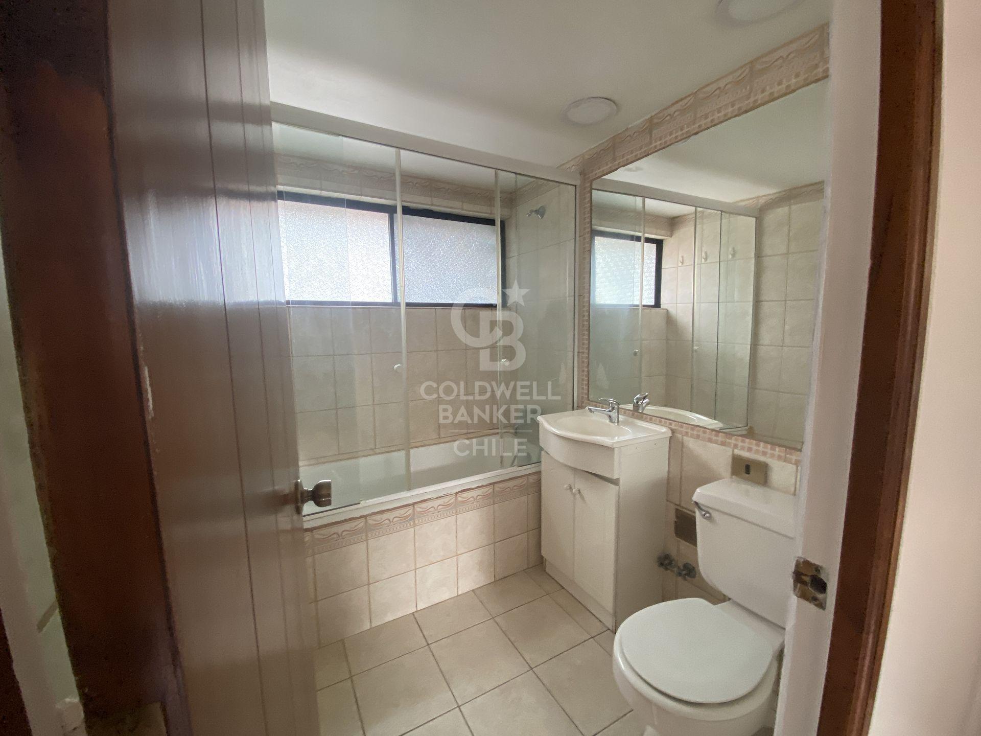 Las Condes, Chile, 5 Bedrooms Bedrooms, ,3 BathroomsBathrooms,Residential,For Sale,1906063
