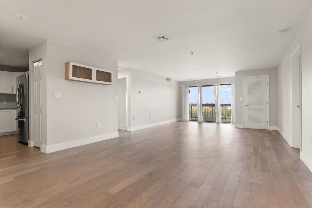 Medford, Massachusetts, 02155, United States, 2 Bedrooms Bedrooms, ,2 BathroomsBathrooms,Residential,For Sale,1934966