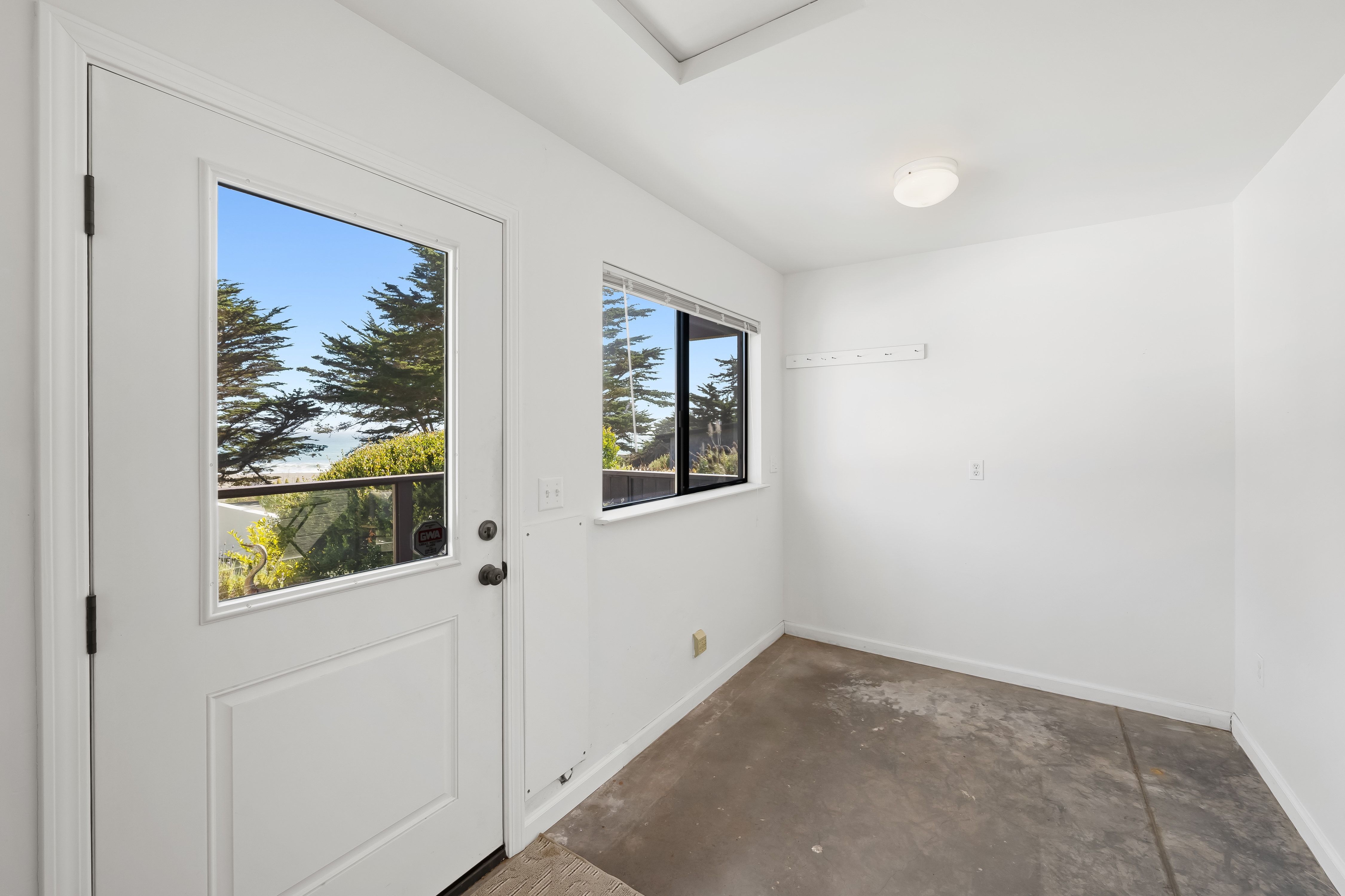  Rare Single-Level Oceanfront Retreat on World-Famous Moonstone Beach - 物件實景