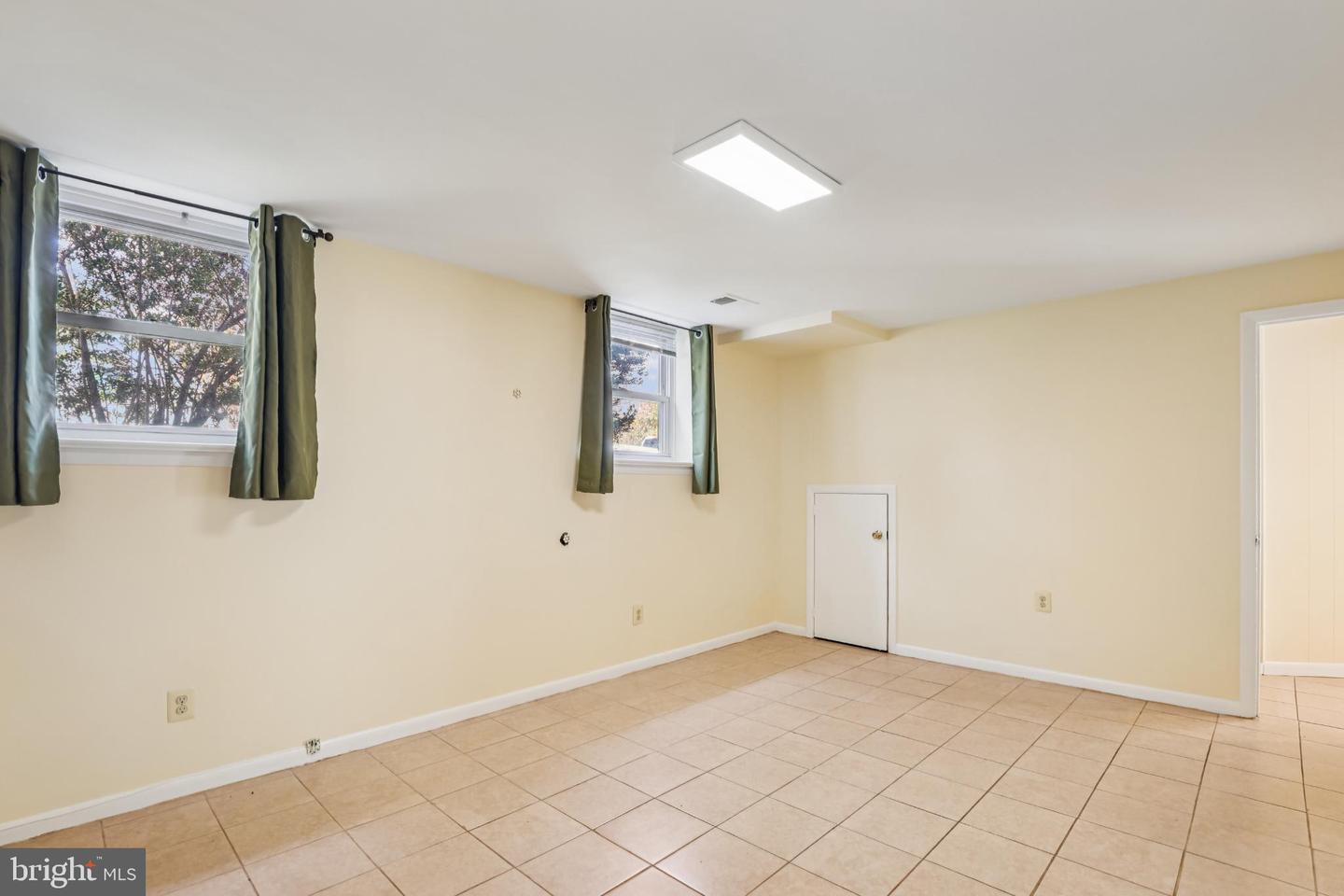 Rockville, Maryland, 20851, United States, 4 Bedrooms Bedrooms, ,2 BathroomsBathrooms,Residential,For Sale,1987492