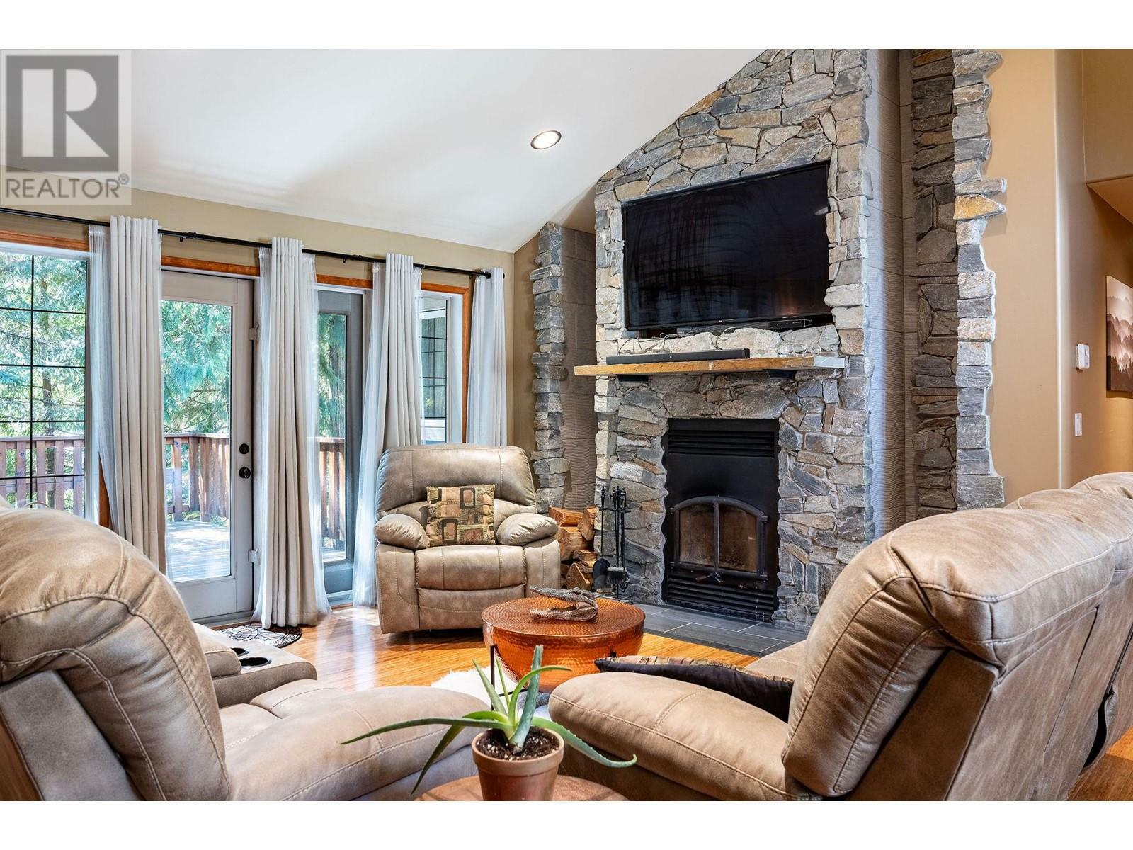 REVELSTOKE, British Columbia, V0E 2S0, CA, 4 Bedrooms Bedrooms, ,3 BathroomsBathrooms,Residential,For Sale,1838375