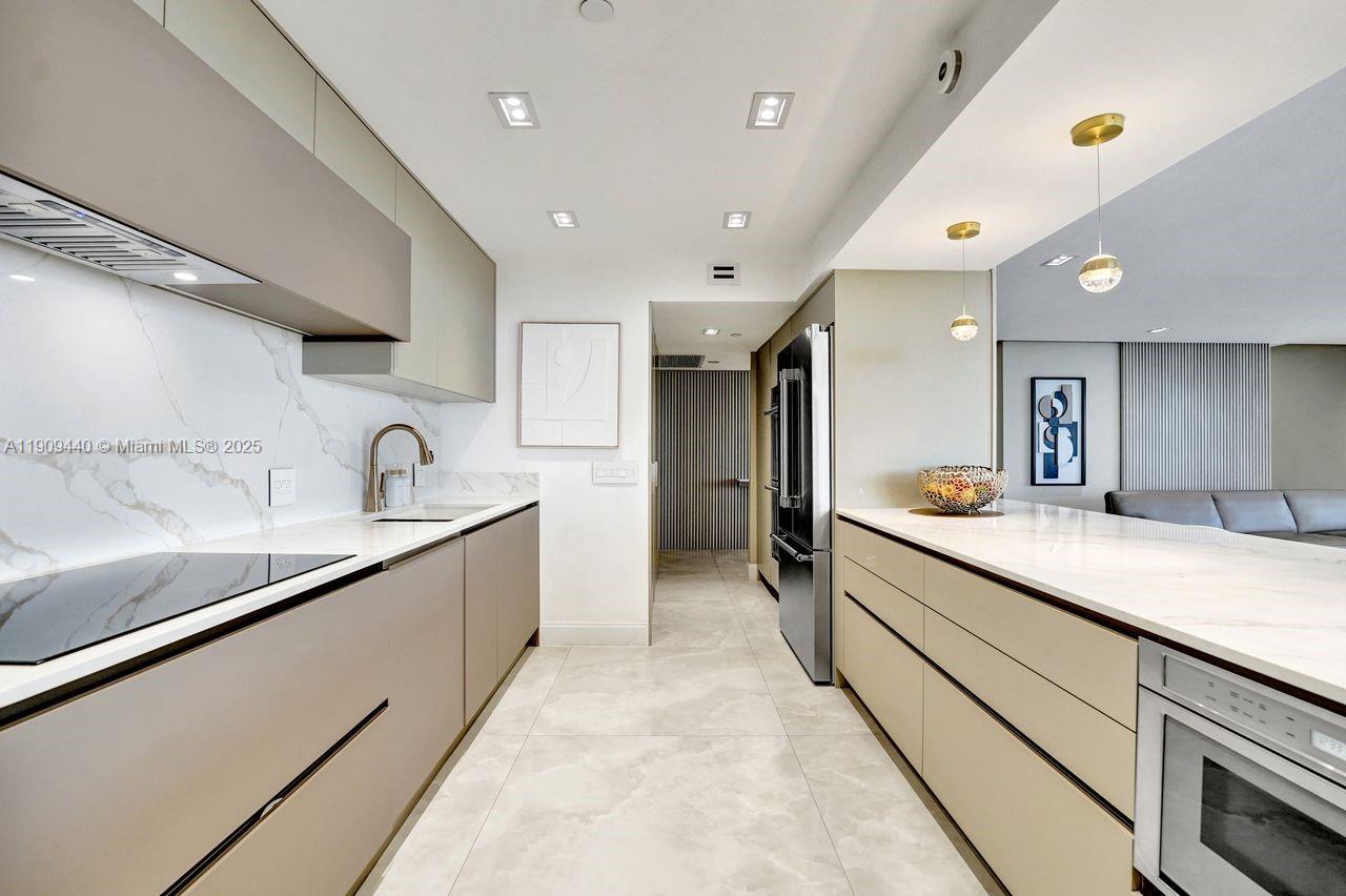 Aventura, Florida, 33180, United States, 4 Bedrooms Bedrooms, ,3 BathroomsBathrooms,Residential,For Sale,1989570