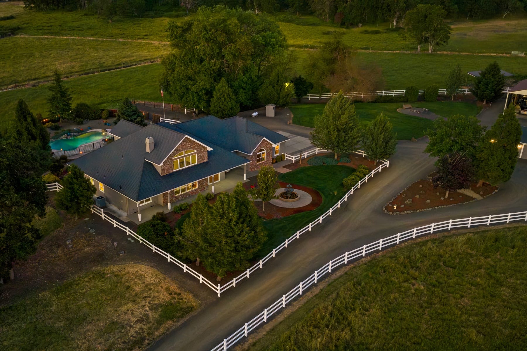 163 Hidden Valley Drive Eagle Point, OR 97524 - 物件實景