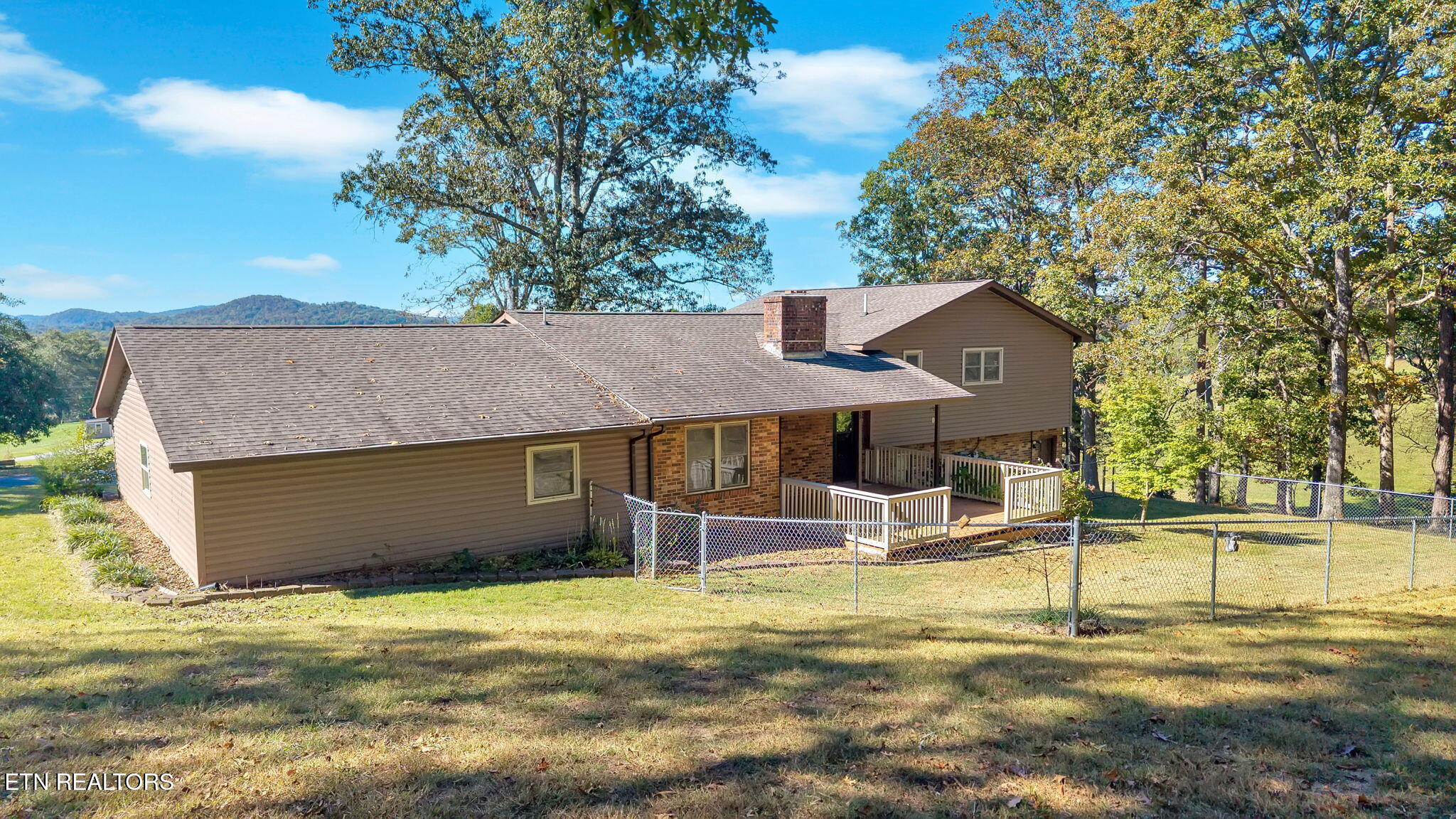 Kingston, Tennessee, 37763, United States, 3 Bedrooms Bedrooms, ,4 BathroomsBathrooms,Residential,For Sale,1964876