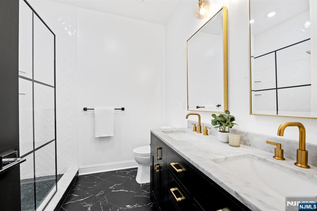 Jersey City, New Jersey, 07307, United States, 3 Bedrooms Bedrooms, ,3 BathroomsBathrooms,Residential,For Sale,1966412