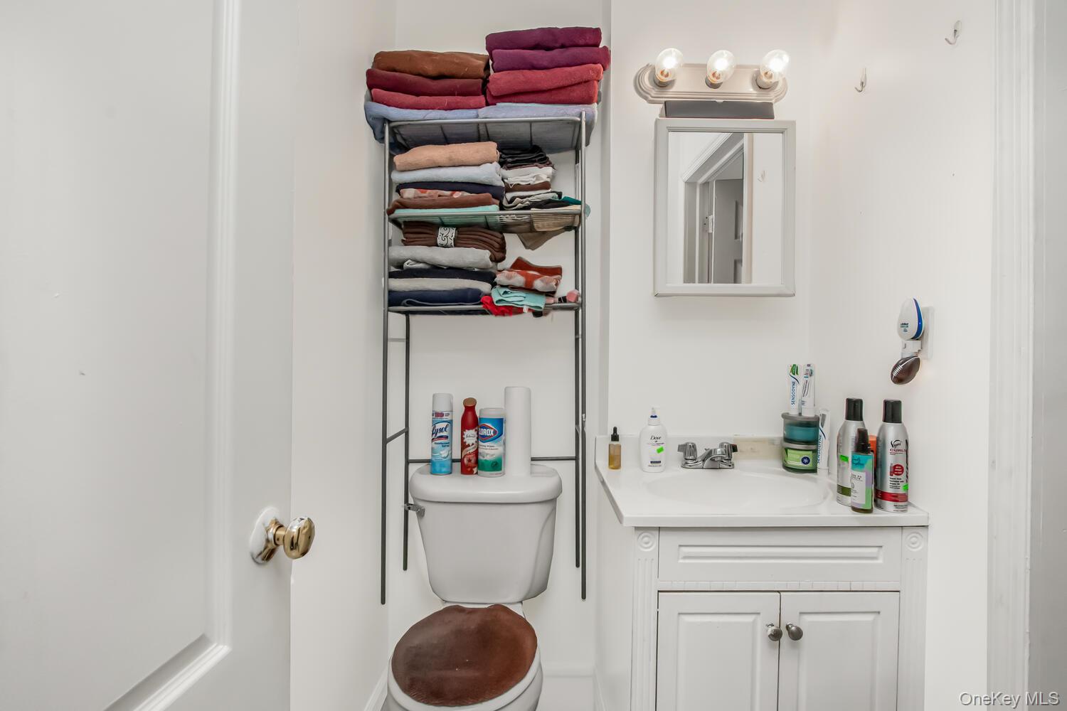 Yonkers, New York, 10701, United States, 3 Bedrooms Bedrooms, ,2 BathroomsBathrooms,Residential,For Sale,2000981