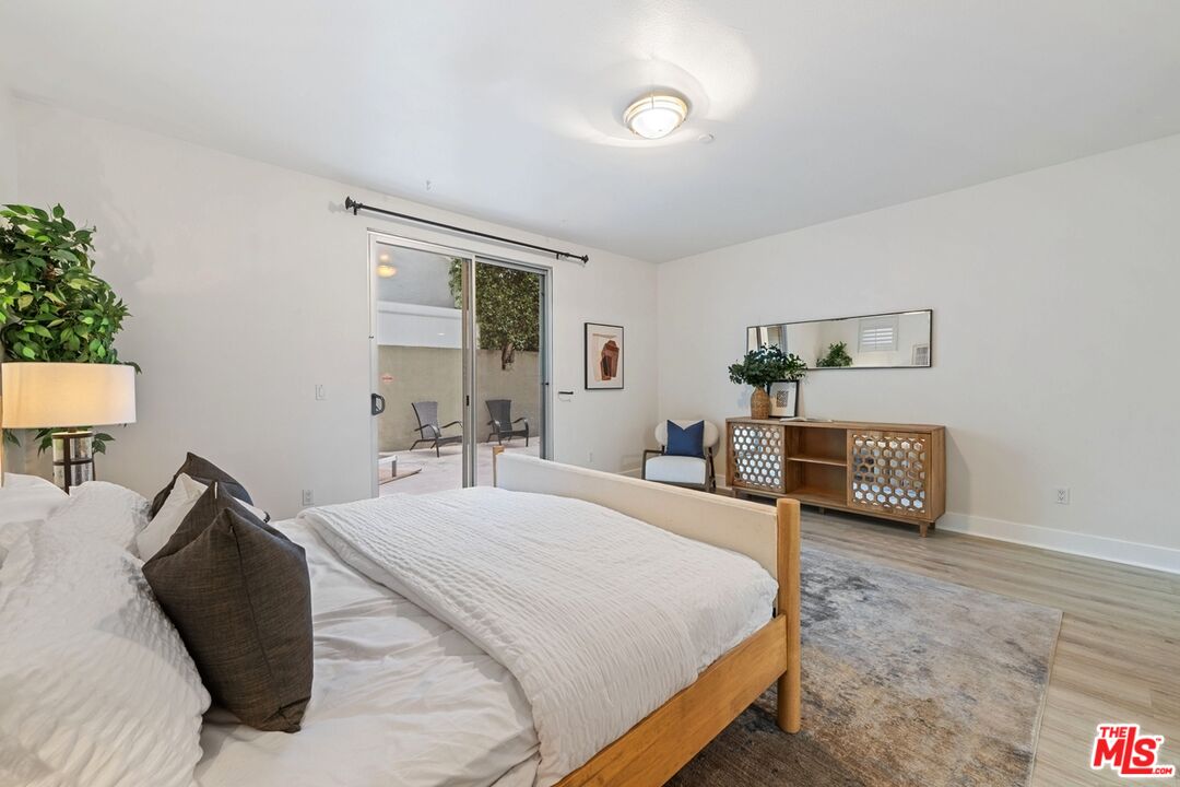 Los Angeles, California, 90064, United States, 2 Bedrooms Bedrooms, ,3 BathroomsBathrooms,Residential,For Sale,2003516