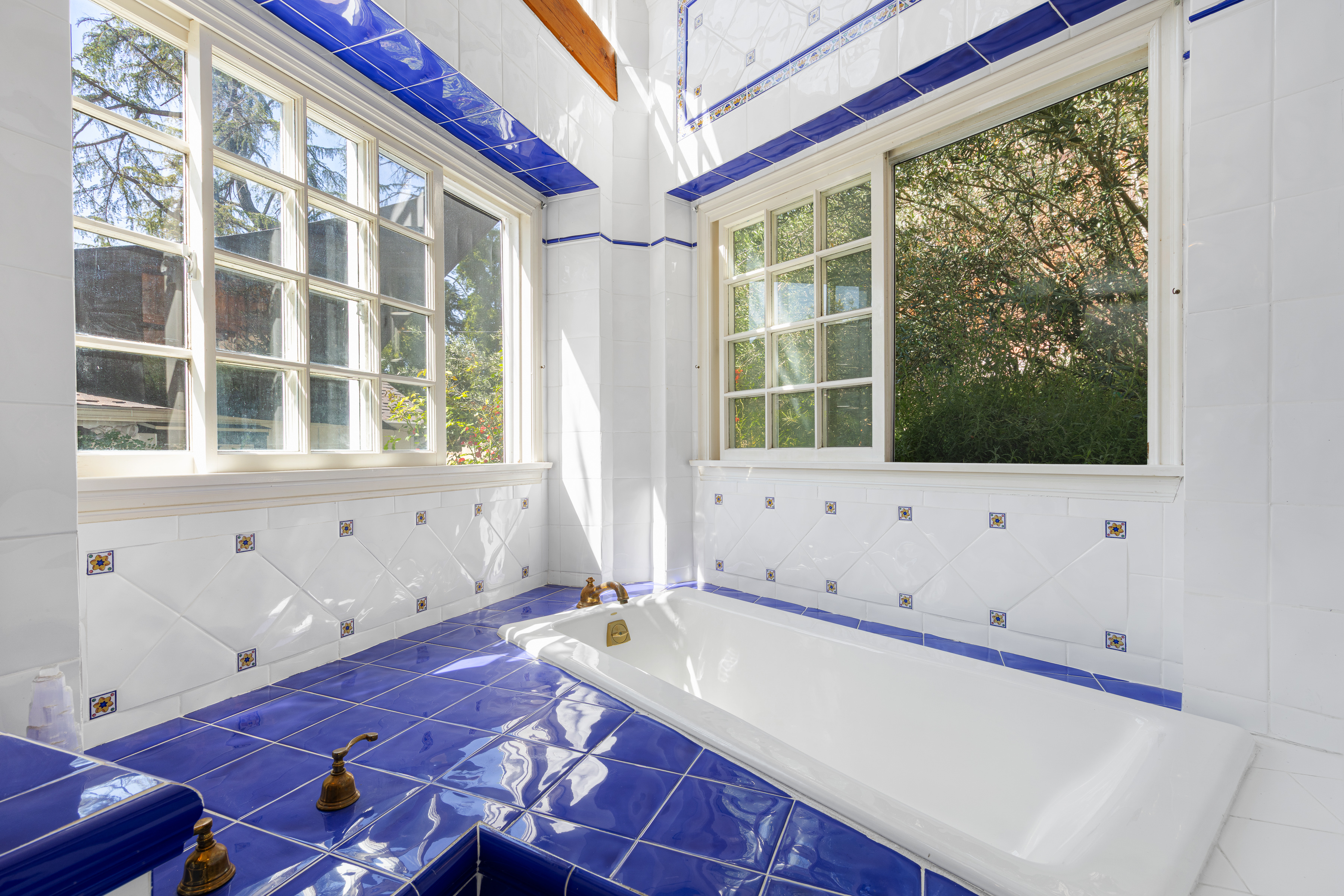  4650 Encino Avenue - 物件實景