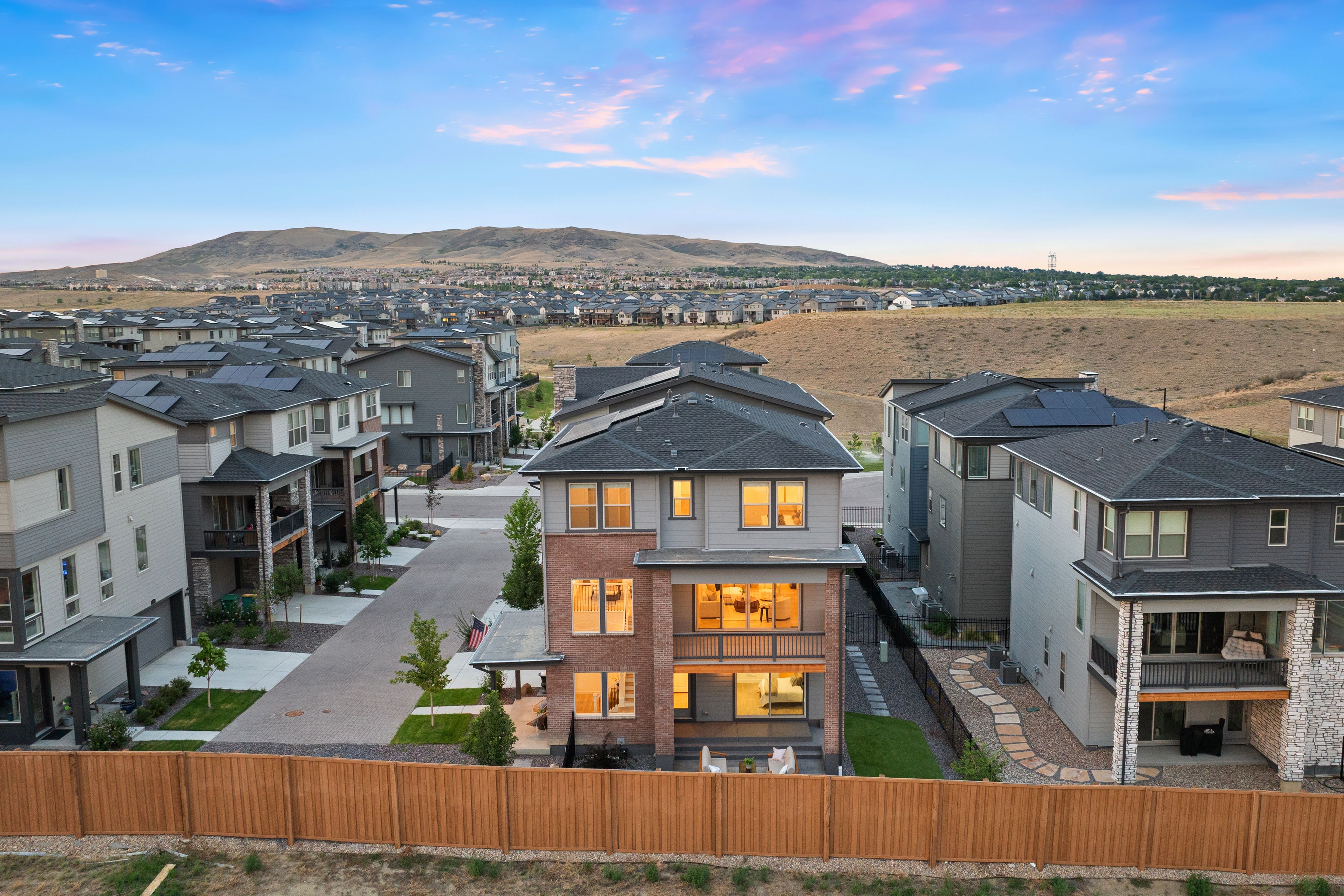  Elevated Colorado Living with 180° Mountain & Reservoir Views - 物件實景