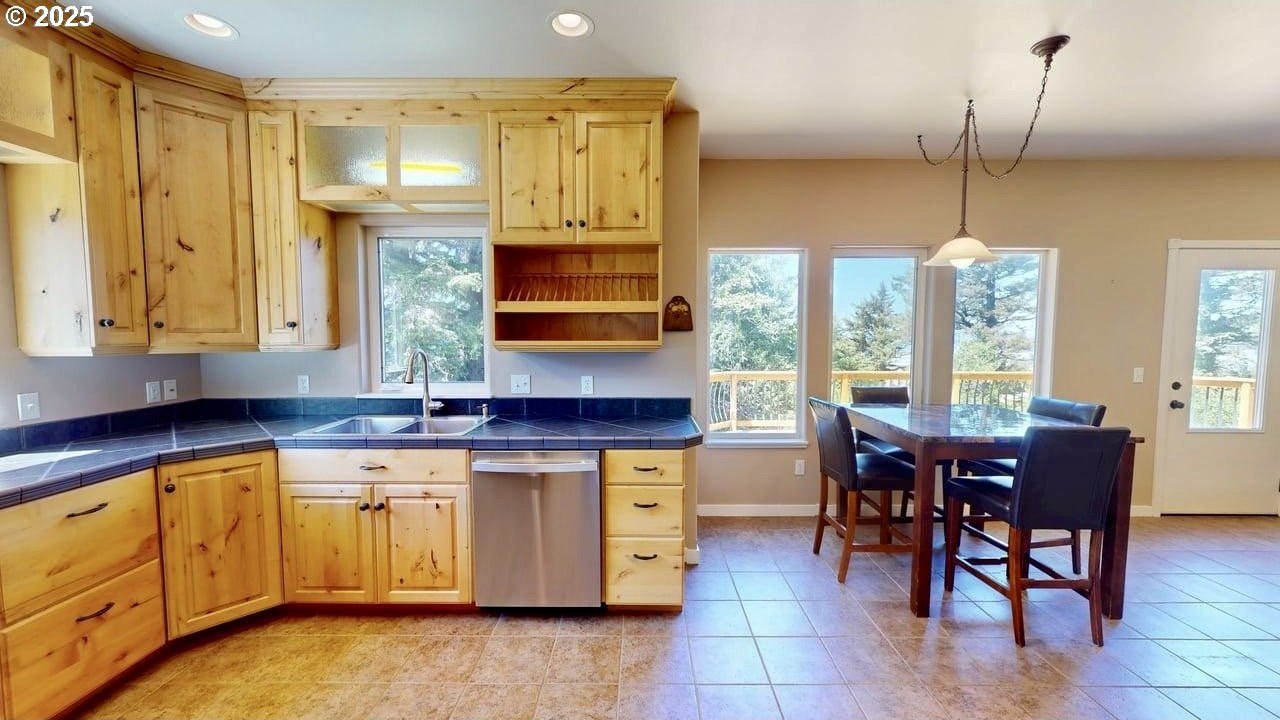 Gold Beach, Oregon, 97444, United States, 6 Bedrooms Bedrooms, ,4 BathroomsBathrooms,Residential,For Sale,1982299