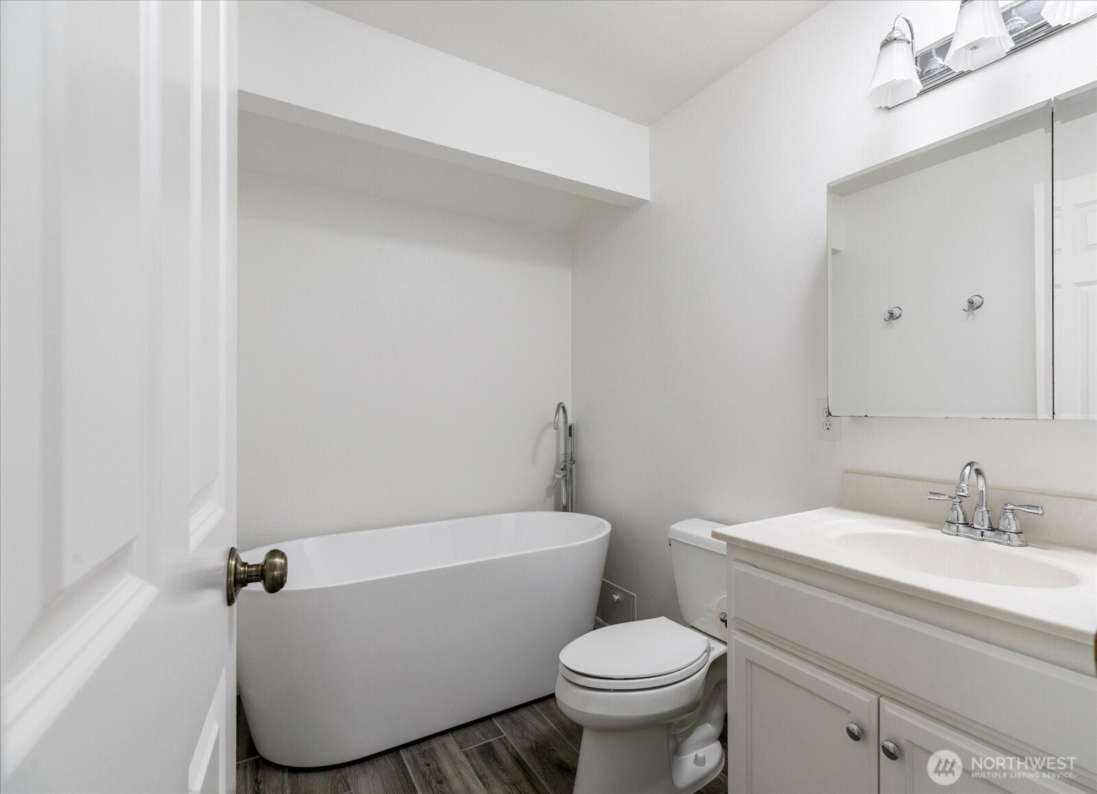 Oak Harbor, Washington, 98277, United States, 3 Bedrooms Bedrooms, ,1 BathroomBathrooms,Residential,For Sale,1868219