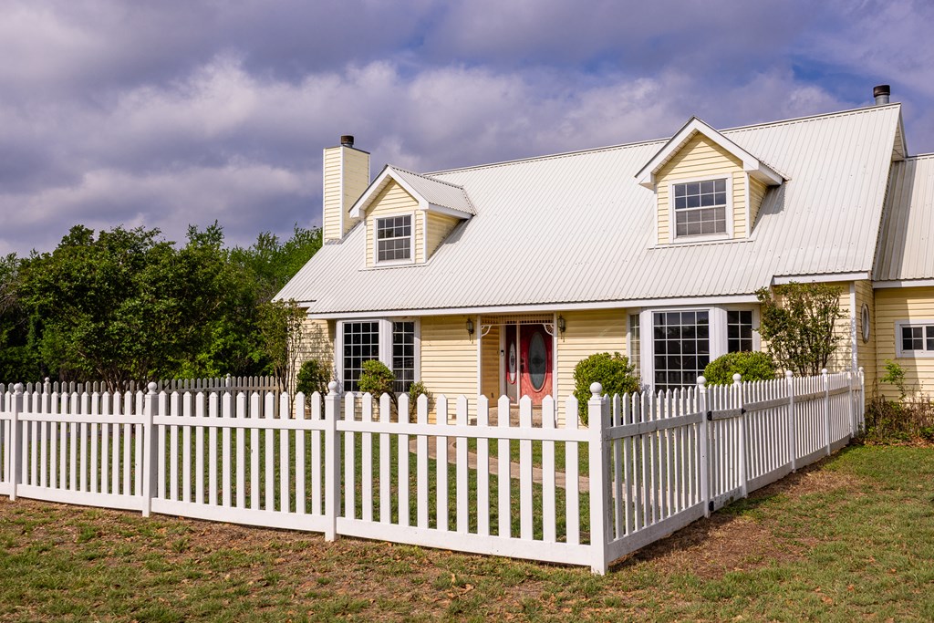 Fredericksburg, Texas, 78624, United States, 3 Bedrooms Bedrooms, ,2 BathroomsBathrooms,Residential,For Sale,1977273