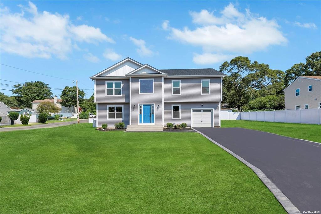 Ridge, New York, 11961, United States, 4 Bedrooms Bedrooms, ,3 BathroomsBathrooms,Residential,For Sale,1768348