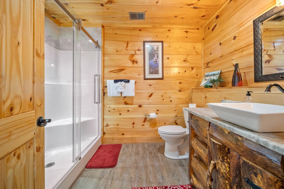 Sevierville, Tennessee, 37876, United States, 4 Bedrooms Bedrooms, ,6 BathroomsBathrooms,Residential,For Sale,1976346