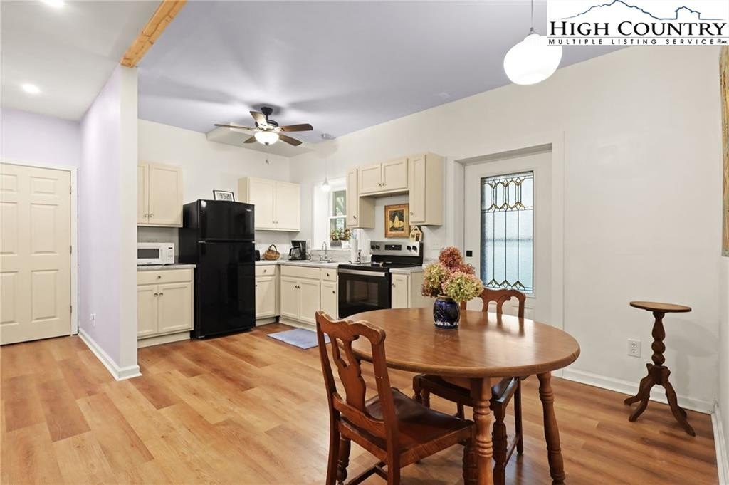 Boone, North Carolina, 28607, United States, 3 Bedrooms Bedrooms, ,3 BathroomsBathrooms,Residential,For Sale,1974866