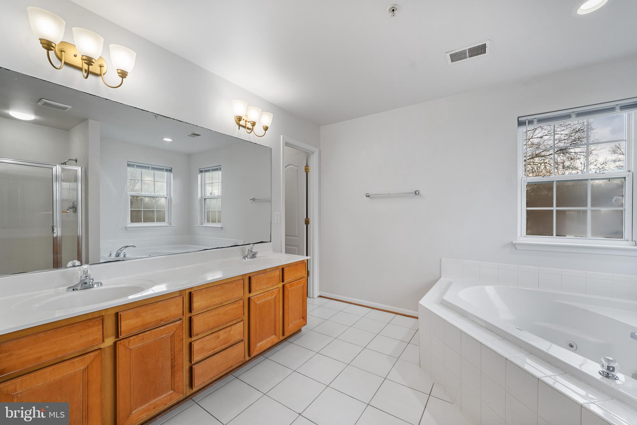 Clinton, Maryland, 20735, United States, 5 Bedrooms Bedrooms, ,4 BathroomsBathrooms,Residential,For Sale,2005620