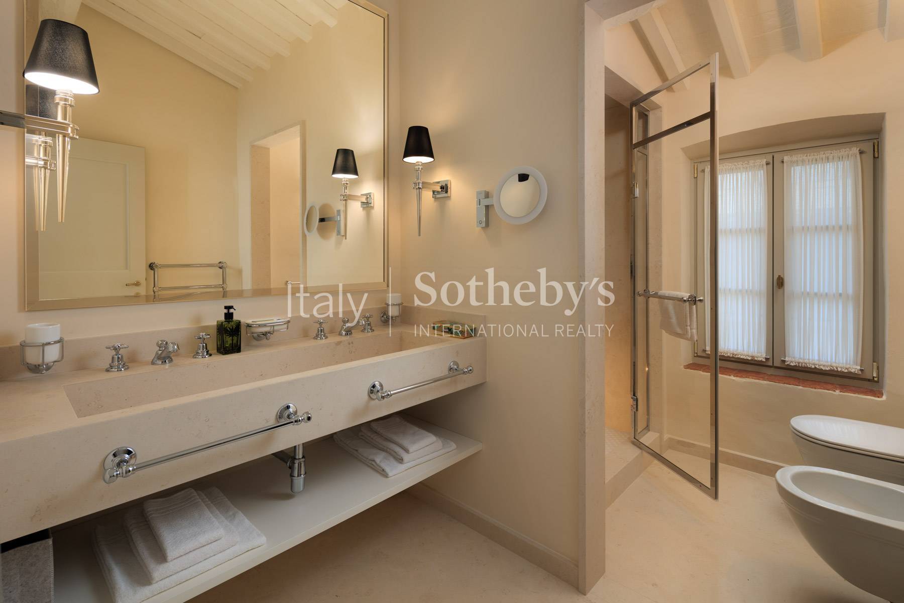  A prestigious wine estate with villa, pool and church - 物件實景